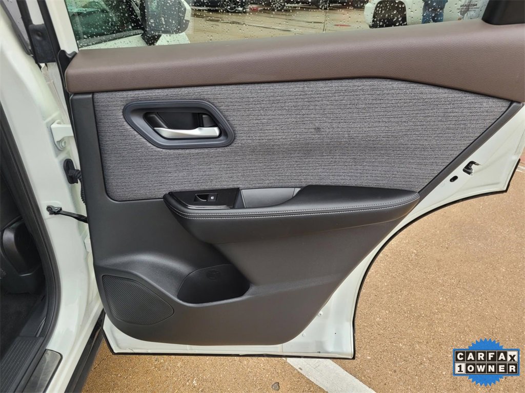 Used 2023 Nissan Rogue SV image 9