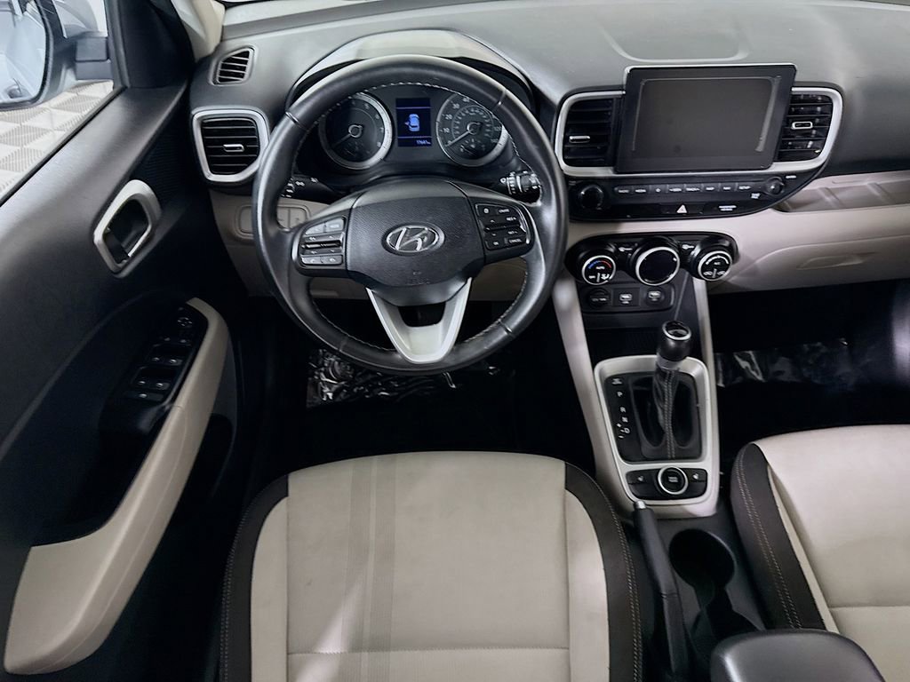 Used 2020 Hyundai Venue SEL w/ Convenience + Premium Package image 4