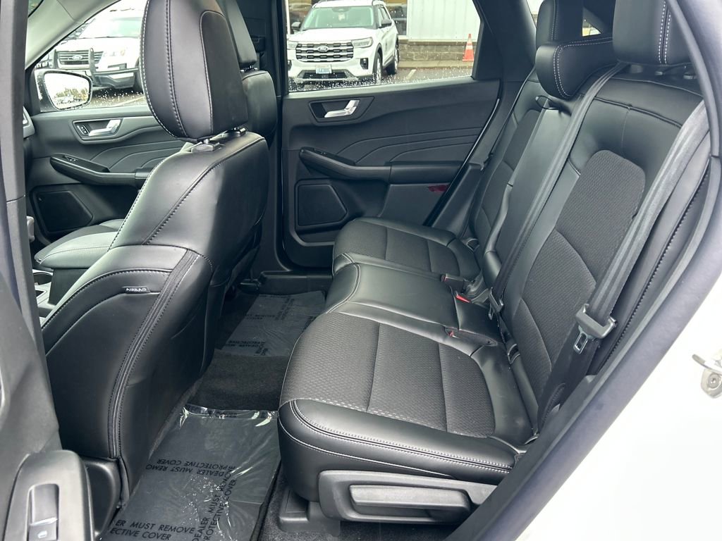 Used 2025 Ford Escape SE w/ Class II Trailer Tow Package image 8