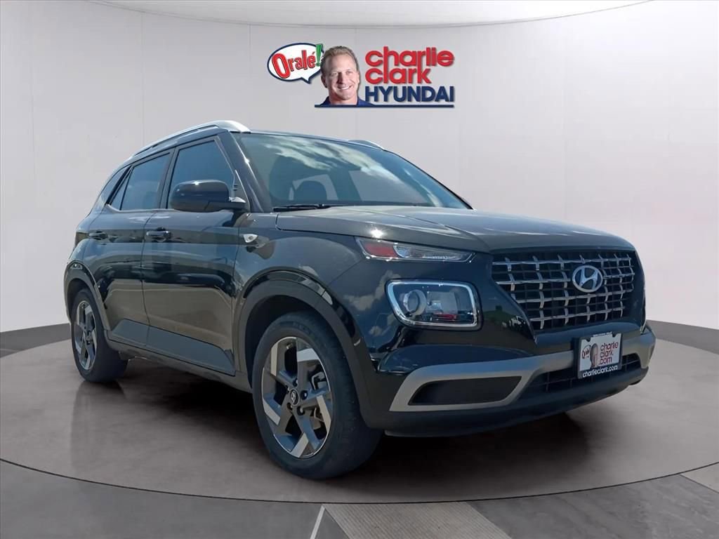 Used 2024 Hyundai Venue SEL image 2