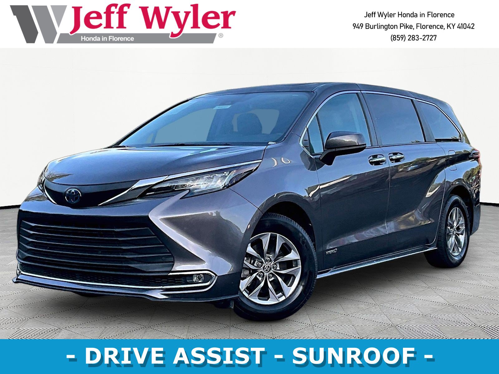 Used 2021 Toyota Sienna XLE FWD image 1