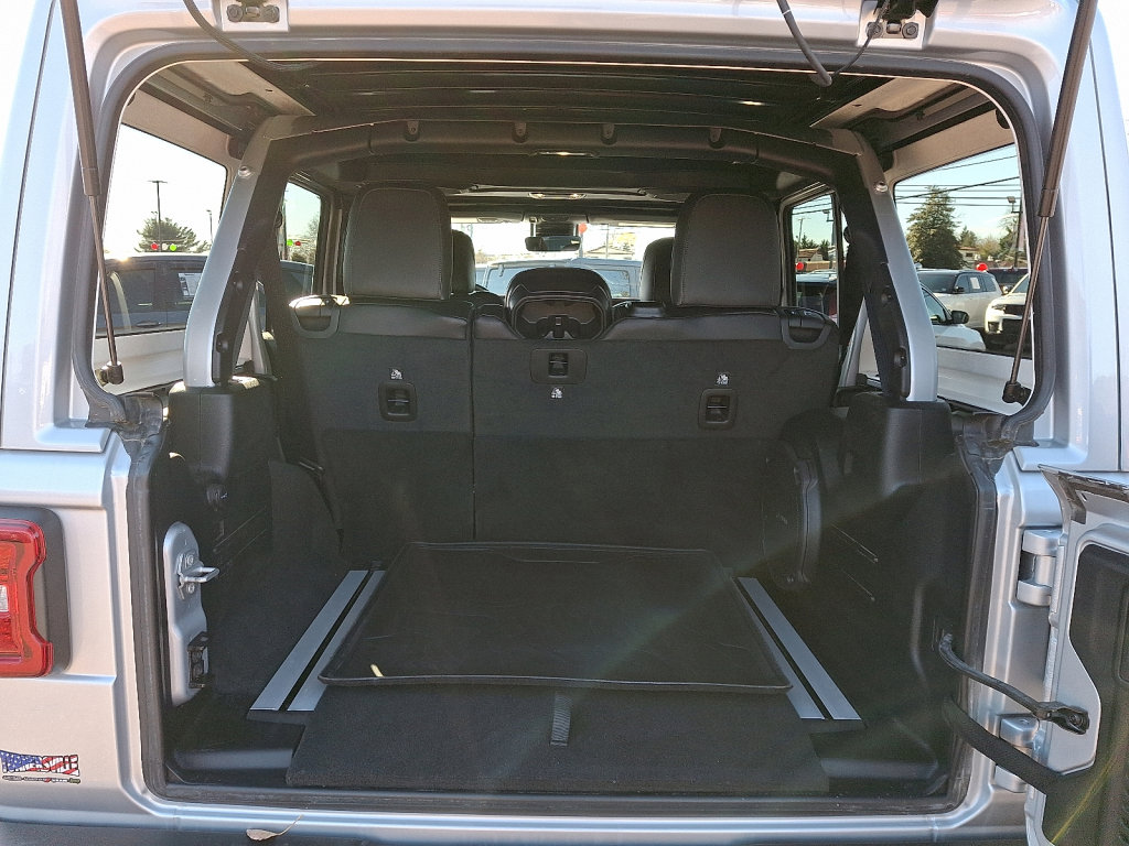 Used 2022 Jeep Wrangler Unlimited Rubicon w/ Steel Bumper Group image 18