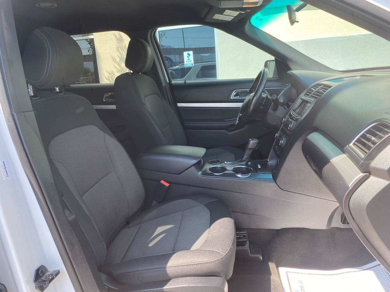 Used 2017 Ford Explorer XLT FWD image 6