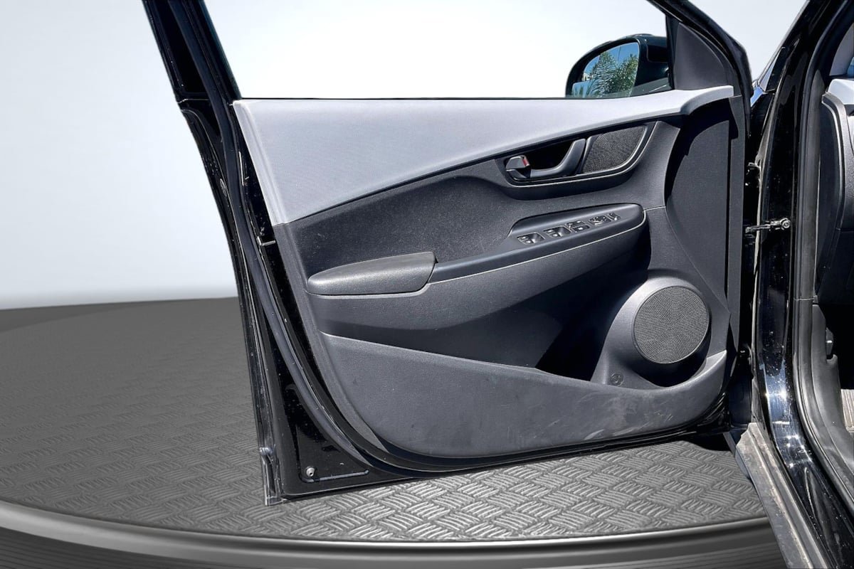 Used 2020 Hyundai Kona SE FWD image 23