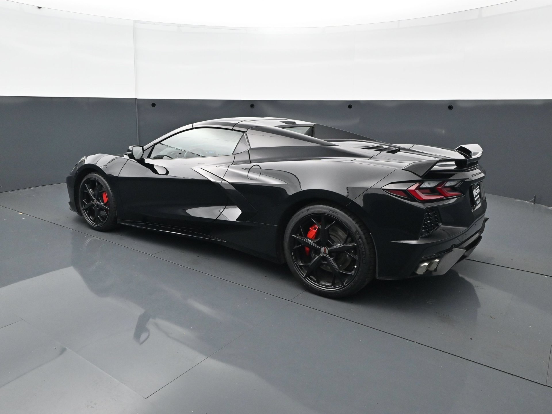 Used 2021 Chevrolet Corvette Stingray Convertible w/ Z51 Performance Package RWD image 4