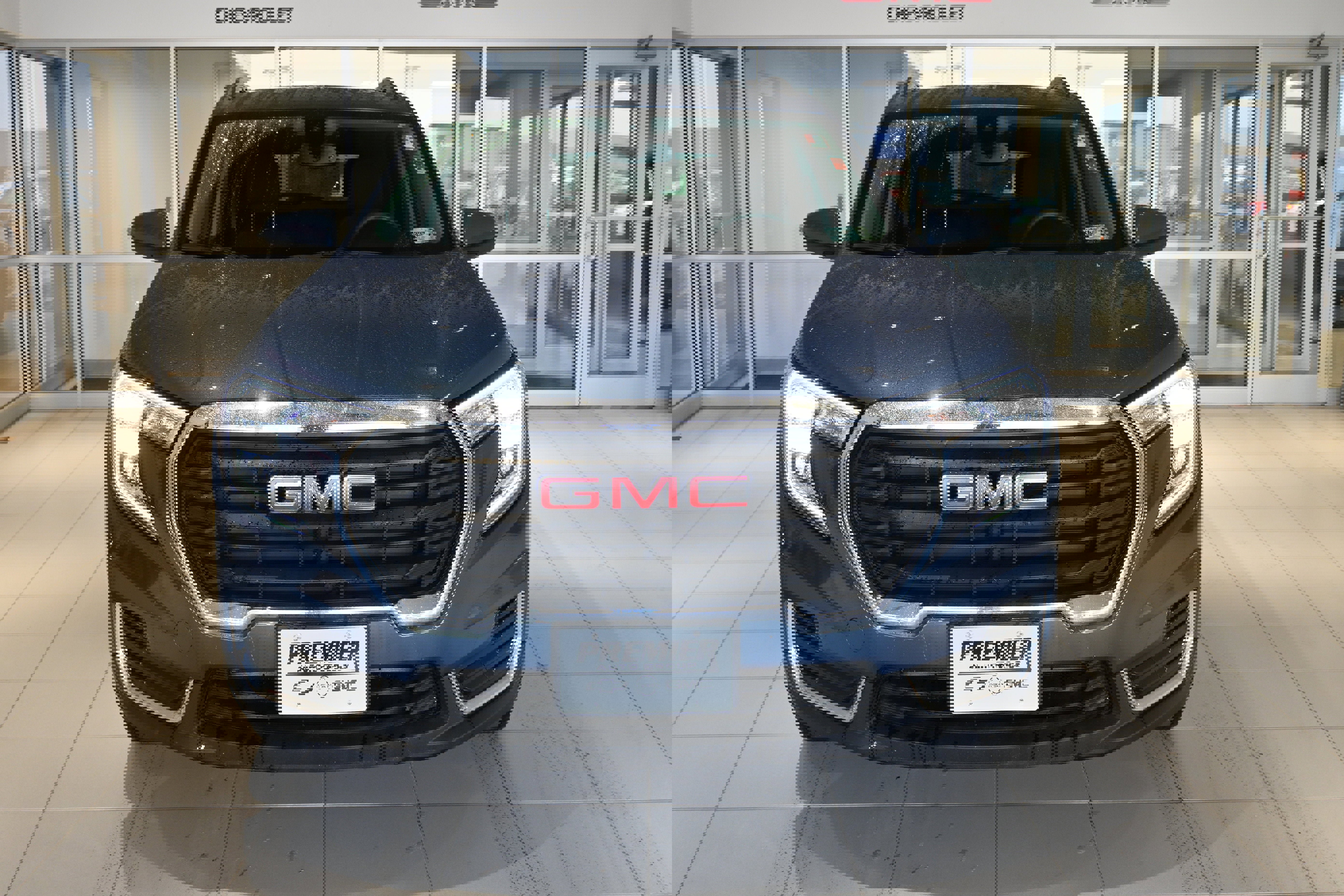 Used 2024 GMC Terrain SLE w/ Driver Convenience Package image 3