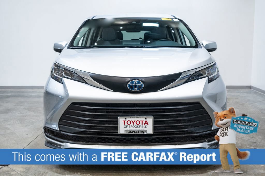 Certified 2023 Toyota Sienna LE image 2