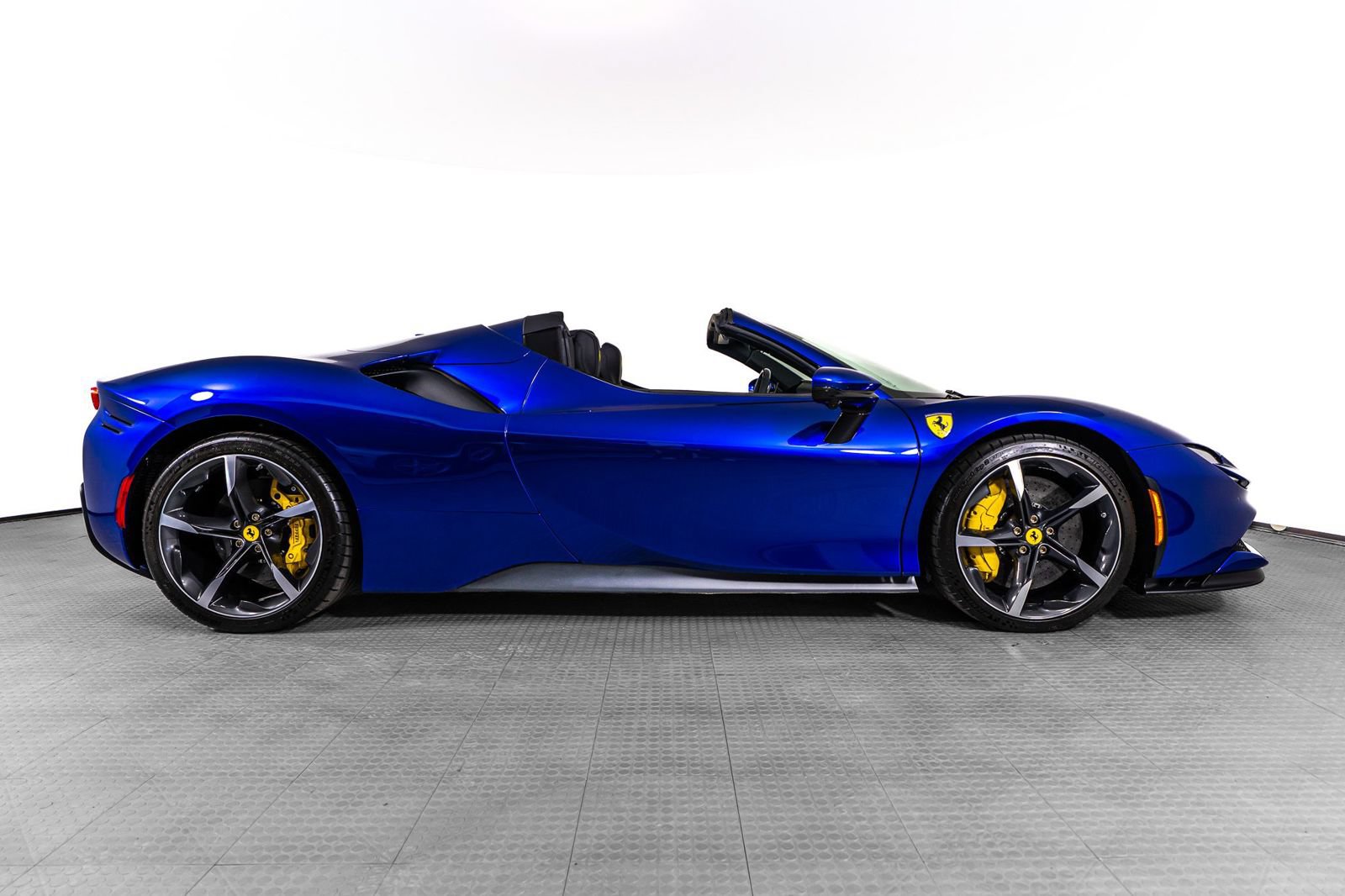 Certified 2025 Ferrari SF90 Spider AWD/4WD image 7