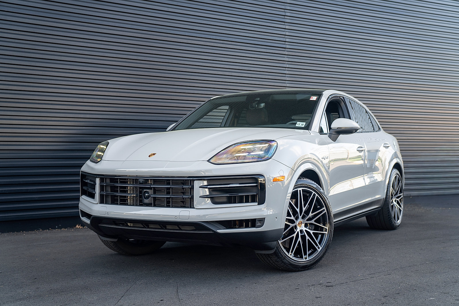 Certified 2025 Porsche Cayenne E-Hybrid Coupe AWD/4WD image 1