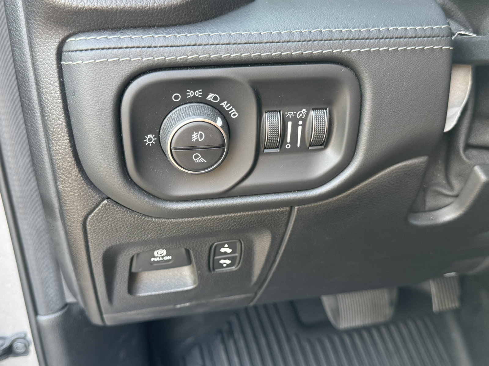 Used 2019 RAM 1500 Limited RWD image 36