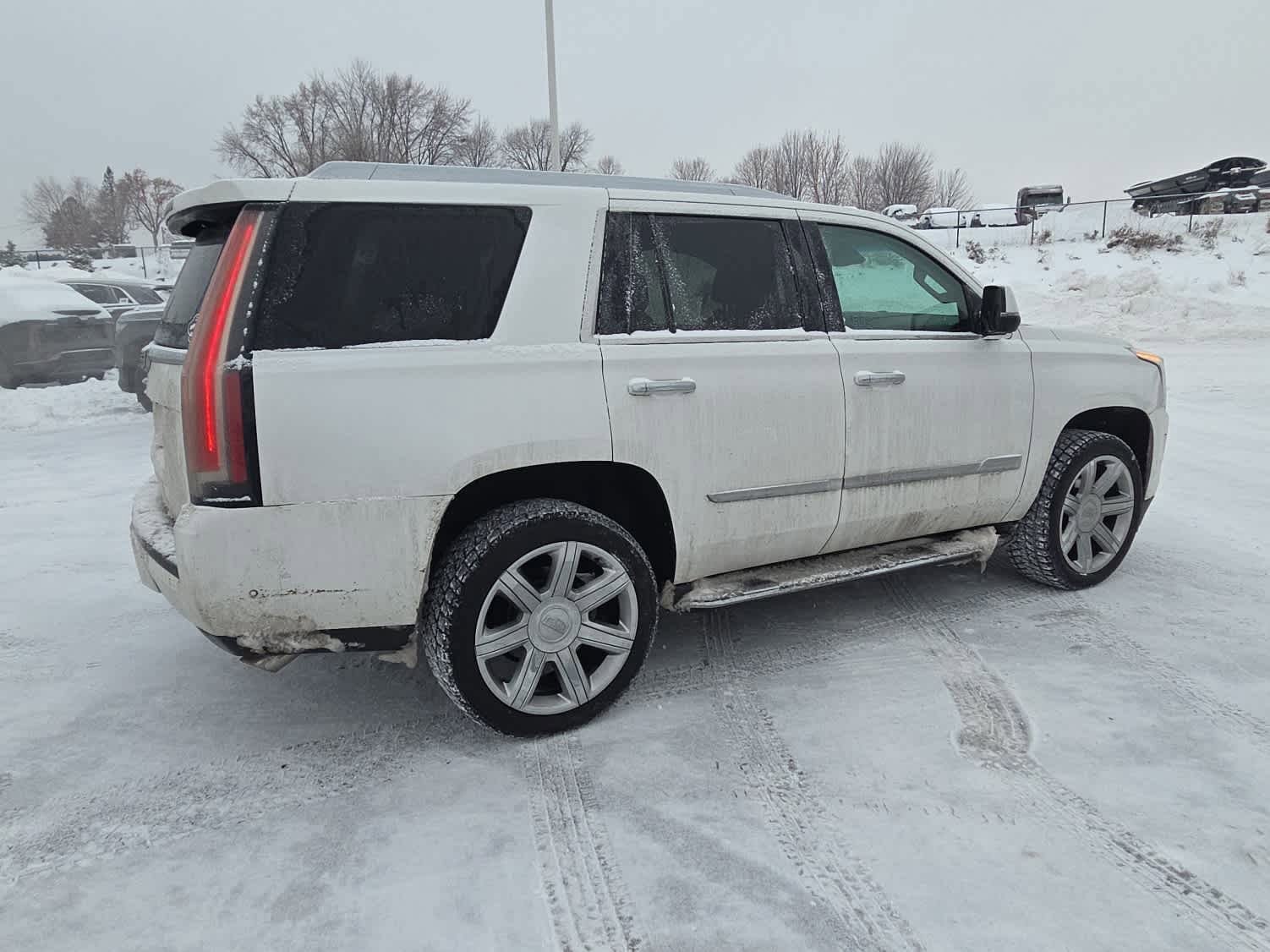 Used 2017 Cadillac Escalade Luxury image 3