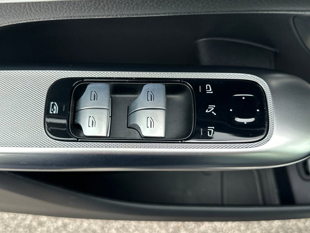 Used 2023 Mercedes-Benz GLC 300 image 29