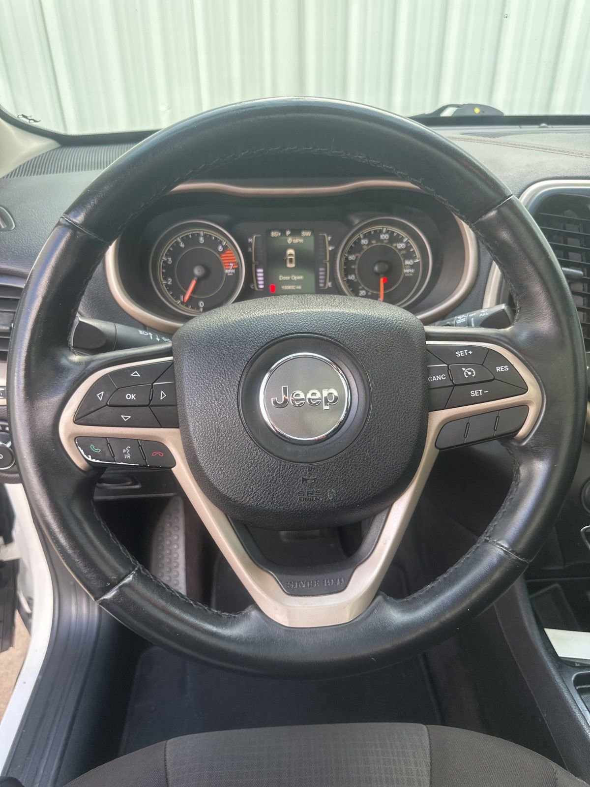 Used 2017 Jeep Cherokee Latitude w/ Comfort/Convenience Group image 20