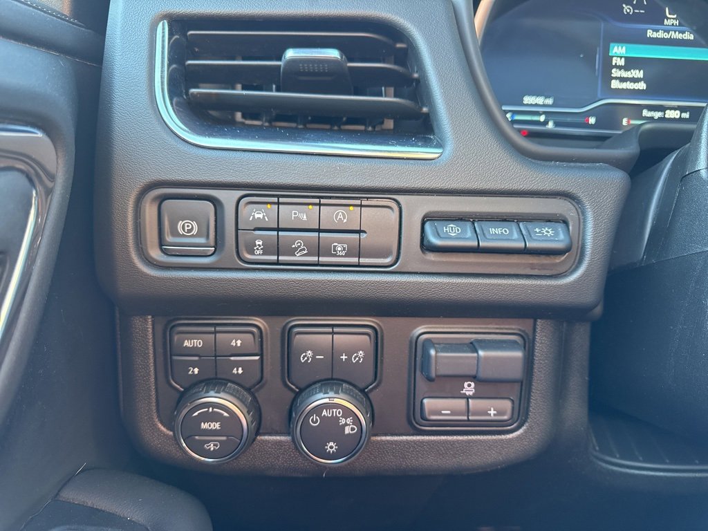 Used 2024 Chevrolet Suburban High Country image 36