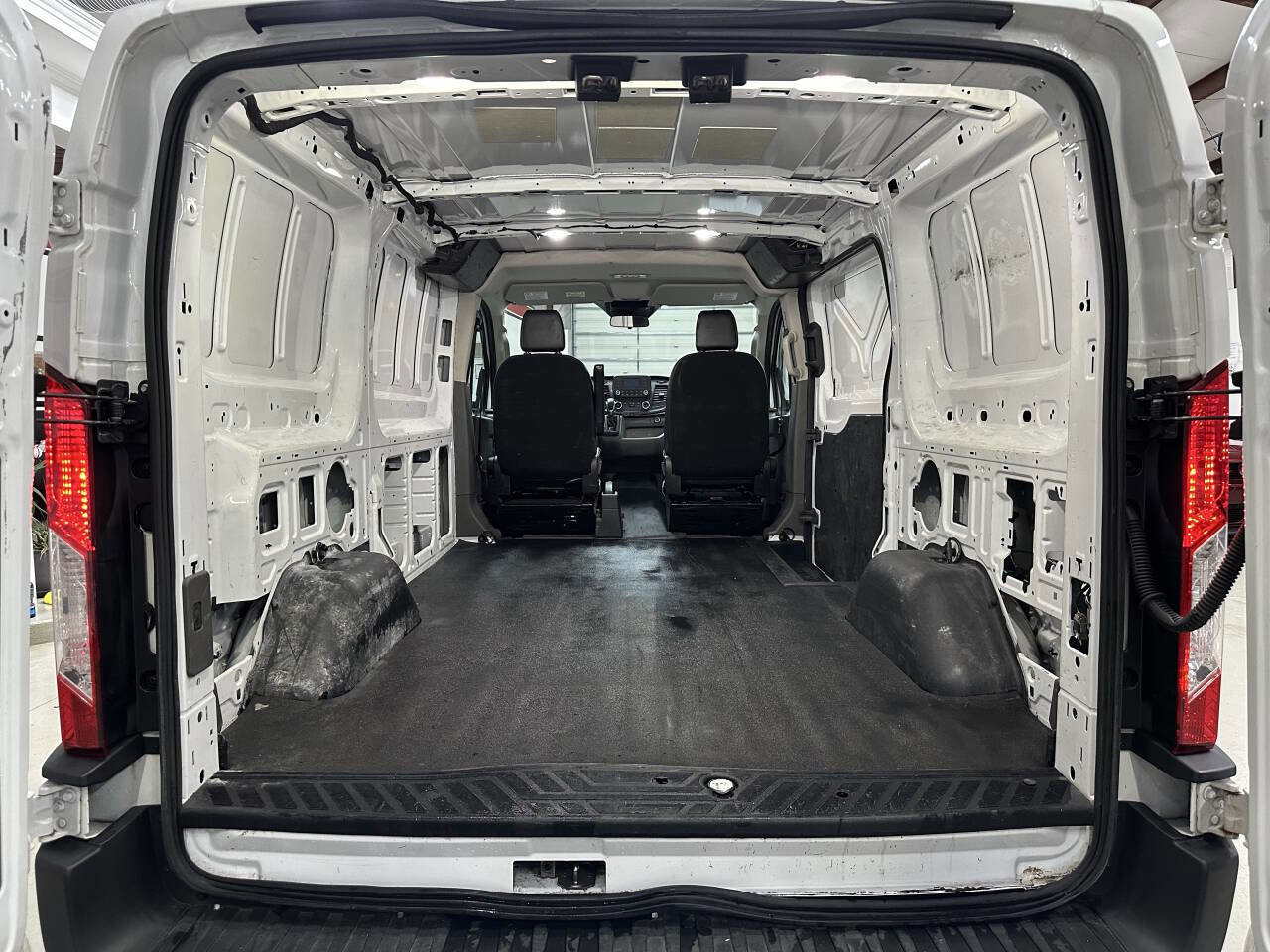 Used 2020 Ford Transit 150 T-150 image 8