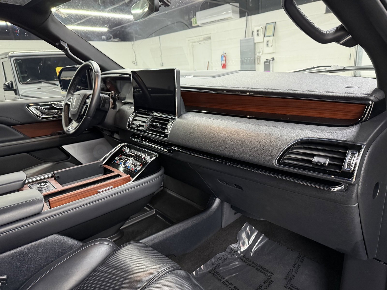 Used 2023 Lincoln Navigator Reserve image 18