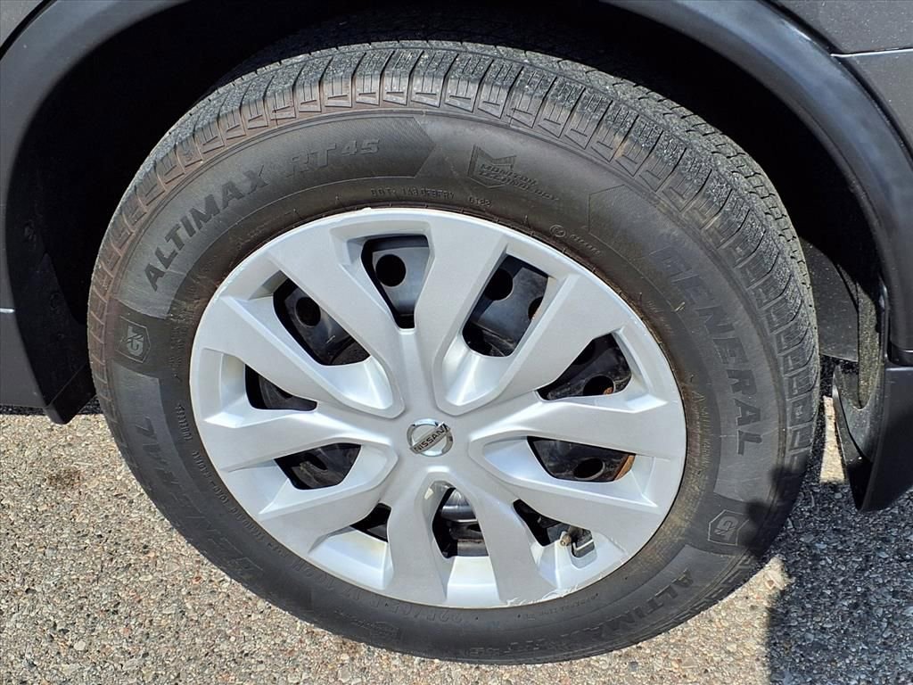 Used 2019 Nissan Rogue S image 9