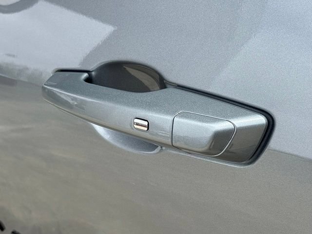 Used 2025 Chevrolet Equinox RS w/ Safety and Technology Package FWD image 11