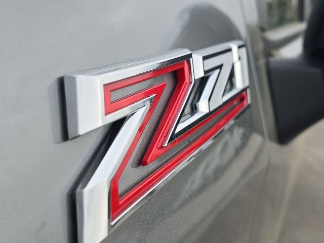 Used 2025 Chevrolet Silverado 1500 LT image 9