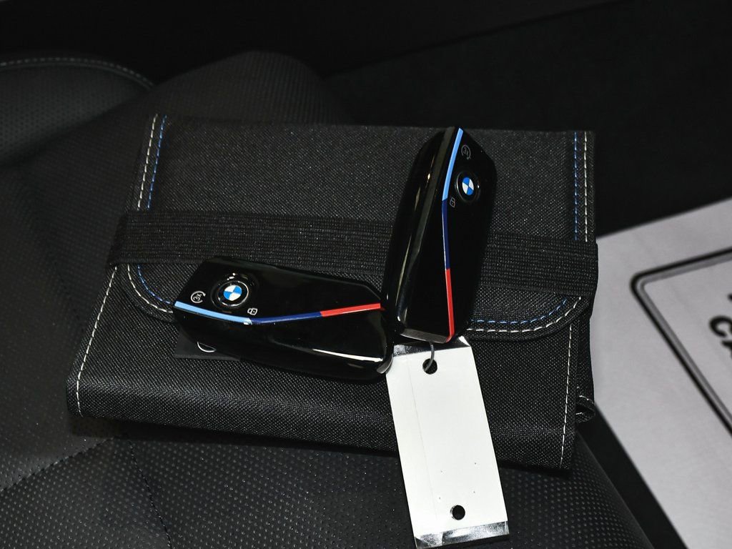 Used 2025 BMW i5 M60 w/ Executive Package image 77