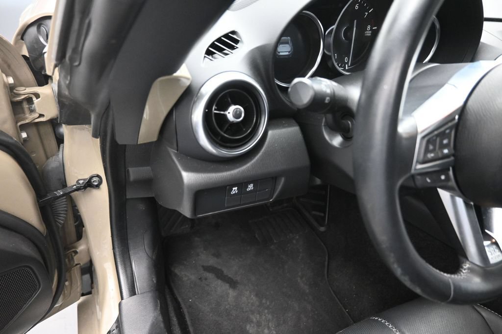 Used 2023 MAZDA MX-5 Miata Grand Touring RWD image 18