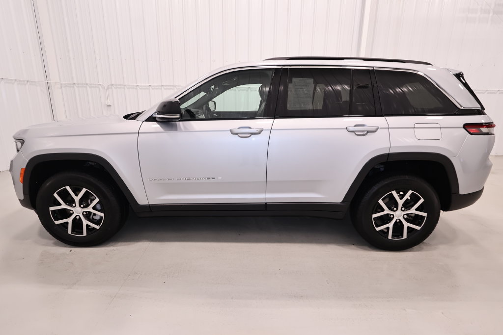 Used 2024 Jeep Grand Cherokee Limited AWD/4WD image 6