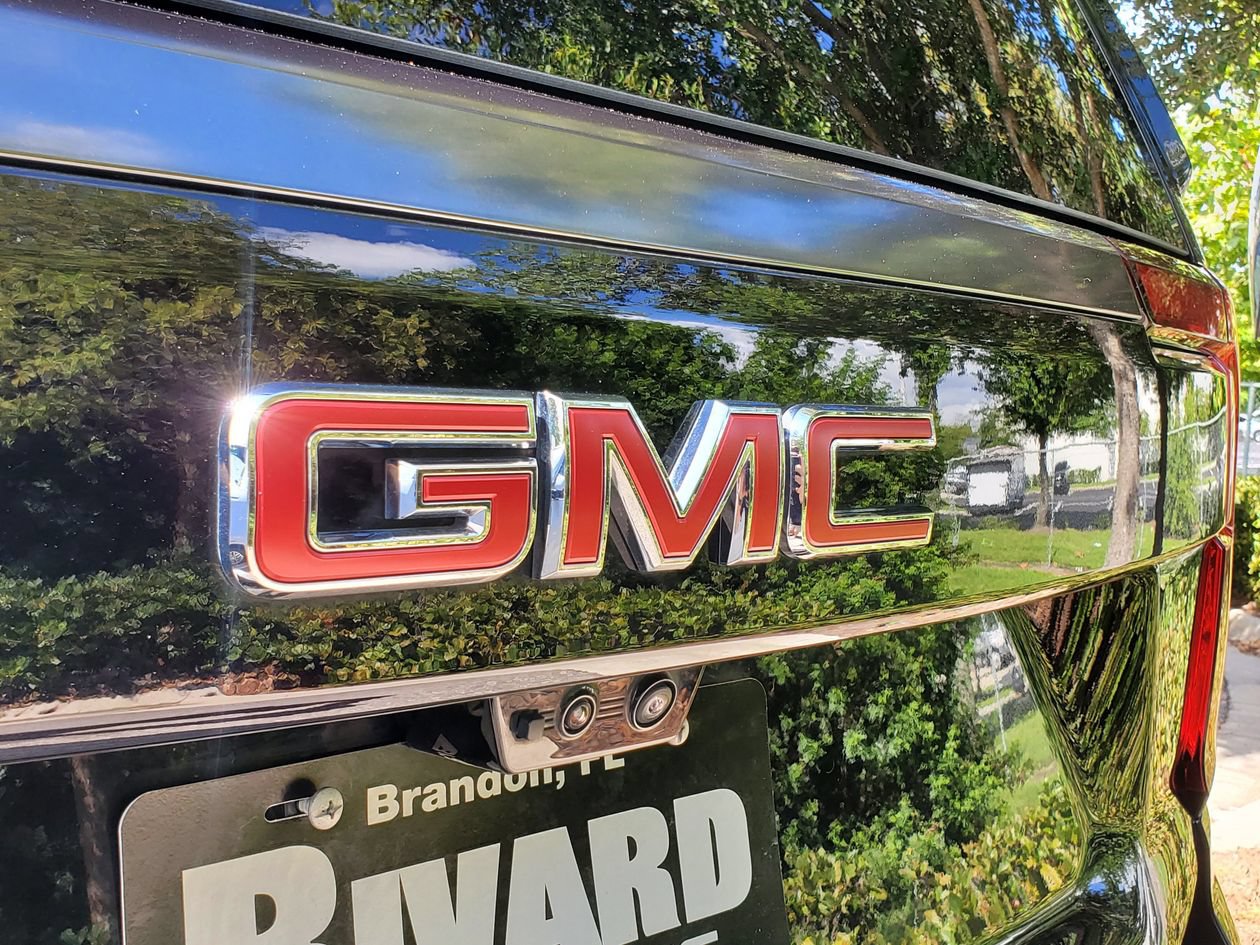 Used 2025 GMC Yukon XL AT4 w/ AT4 Premium Package AWD/4WD image 6