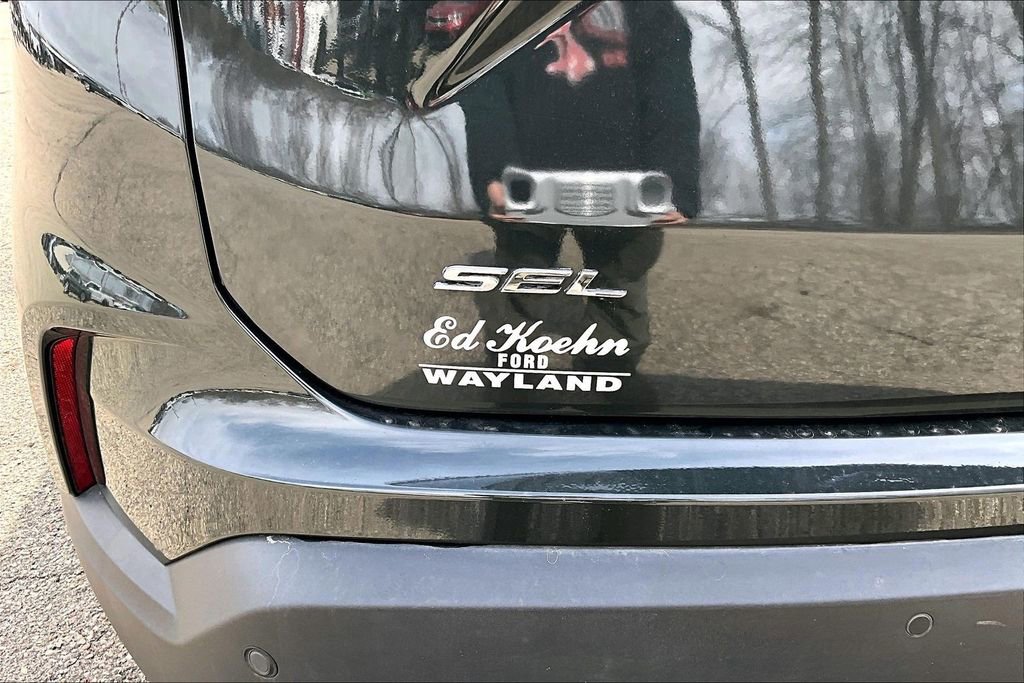 Used 2023 Ford Edge SEL image 8