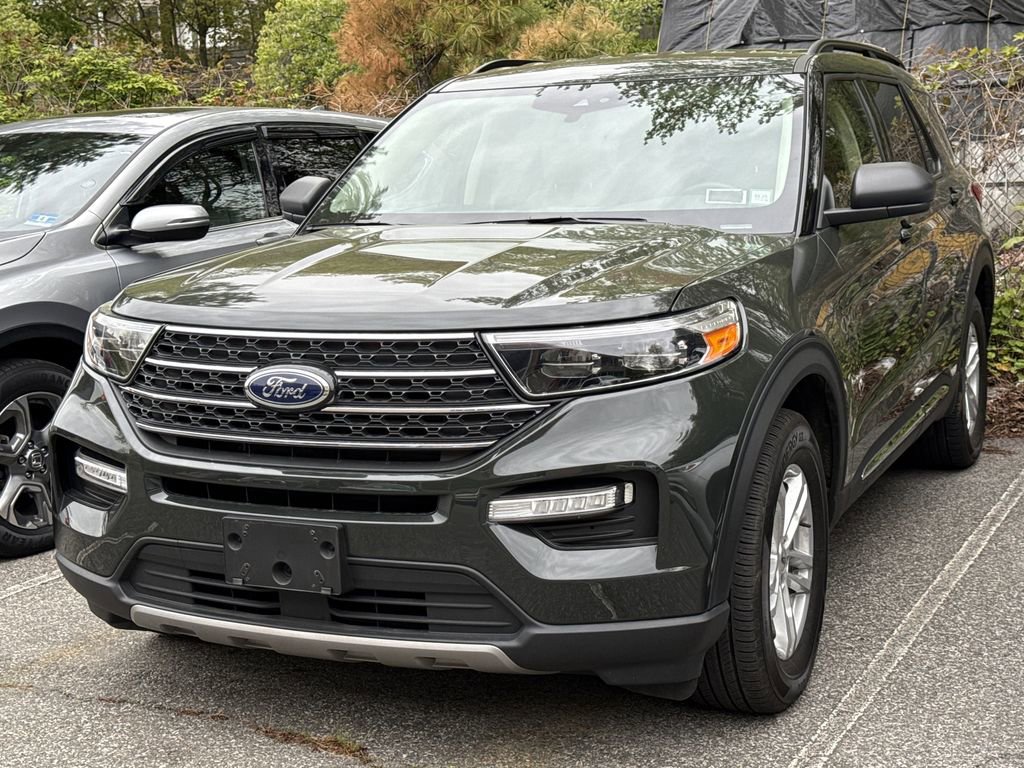 Used 2022 Ford Explorer XLT w/ Equipment Group 202A AWD/4WD image 3