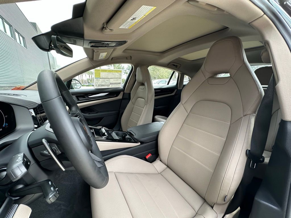 Used 2025 Porsche Panamera 4 image 5