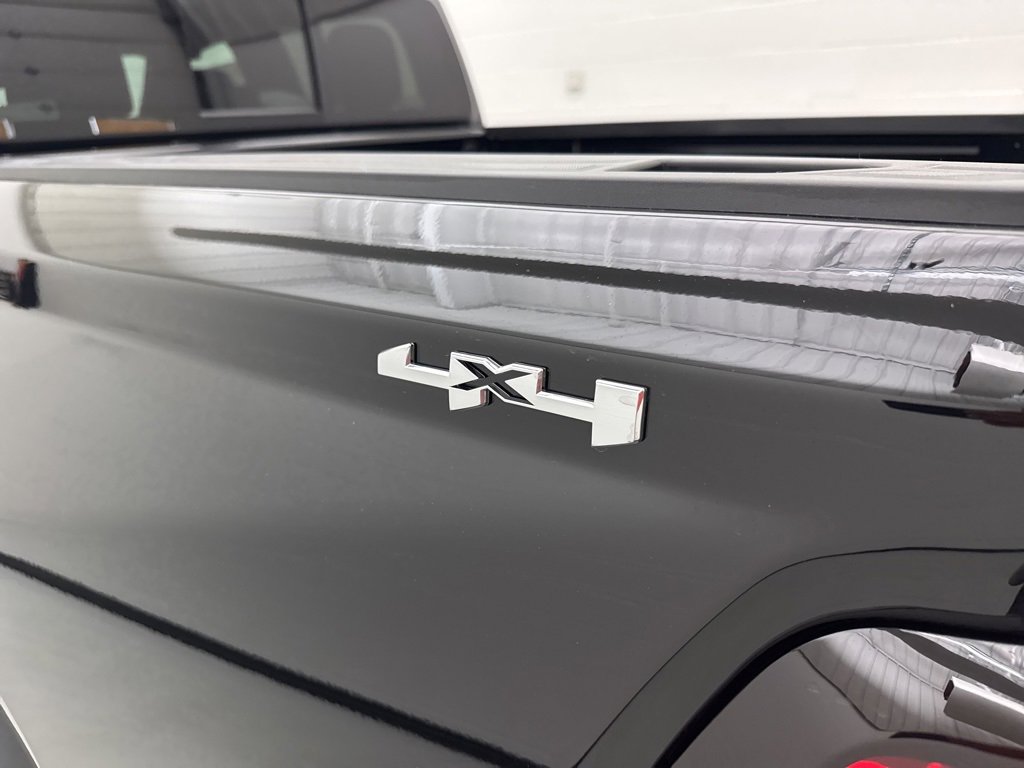 New 2025 GMC Canyon Elevation w/ Technology Package image 8