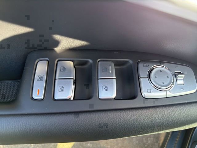 Used 2022 Genesis G70 2.0T AWD/4WD image 17