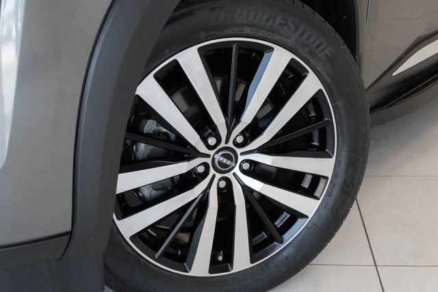 Used 2023 Nissan Pathfinder Platinum w/ Cargo Package image 2