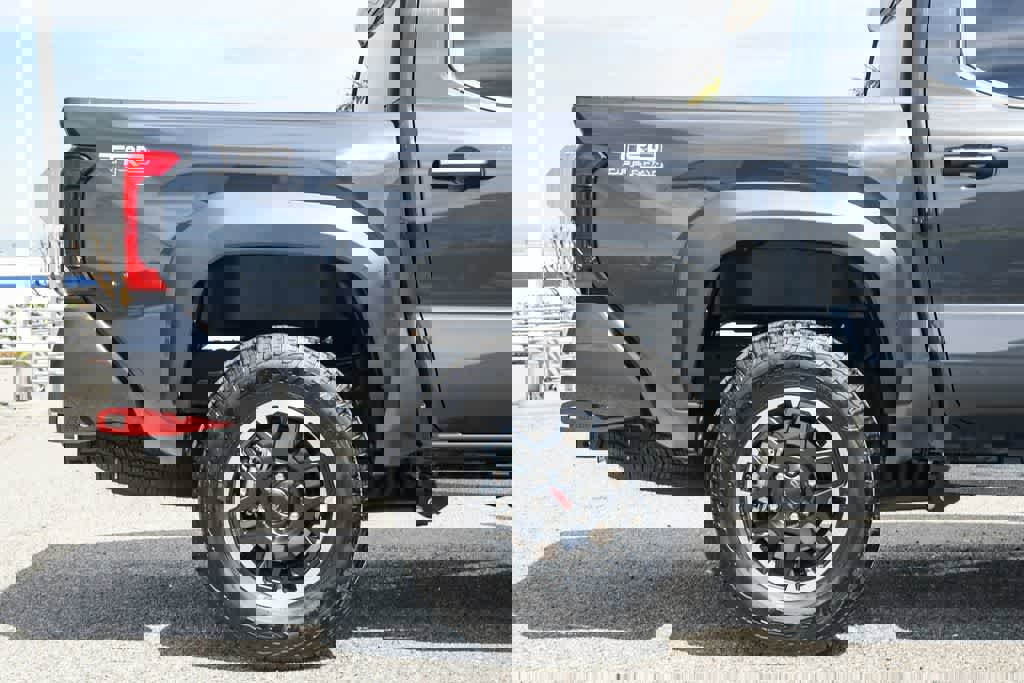 Used 2025 Toyota Tacoma TRD Off-Road image 11