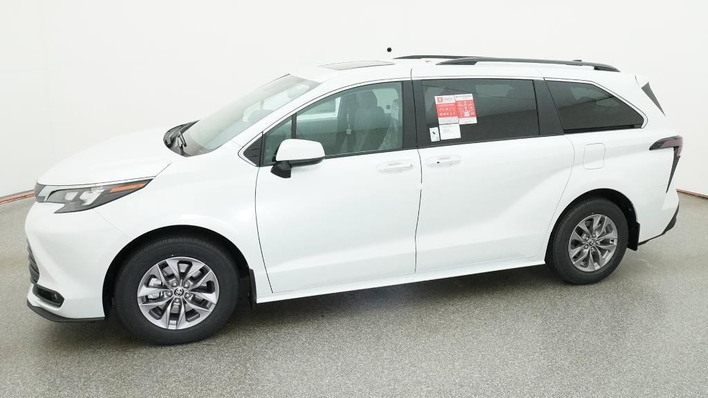 New 2026 Toyota Sienna XLE FWD image 5