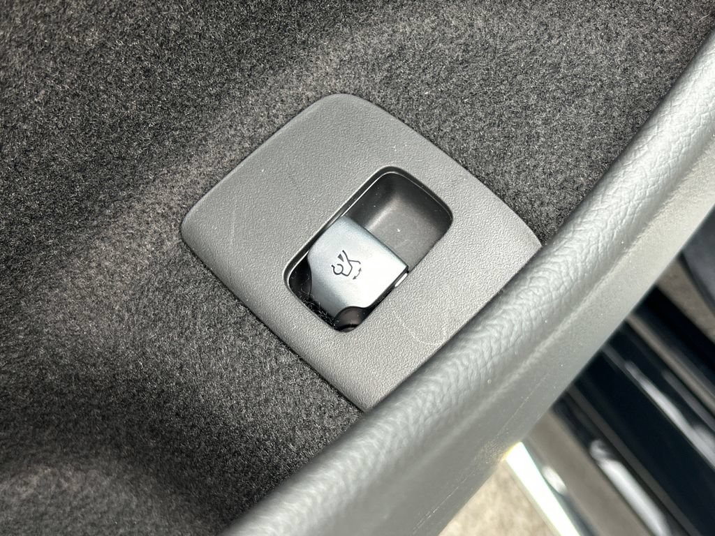 New 2026 Mercedes-Benz E 350 4MATIC Sedan image 13