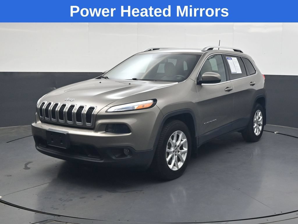 Used 2018 Jeep Cherokee Latitude w/ Cold Weather Group AWD/4WD image 8