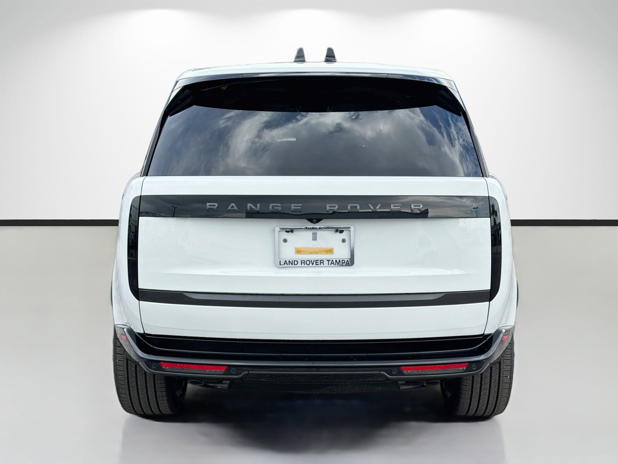 New 2026 Land Rover Range Rover Long Wheelbase SE AWD/4WD image 4