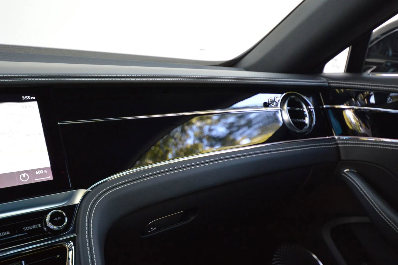 Used 2022 Bentley Flying Spur V8 image 56