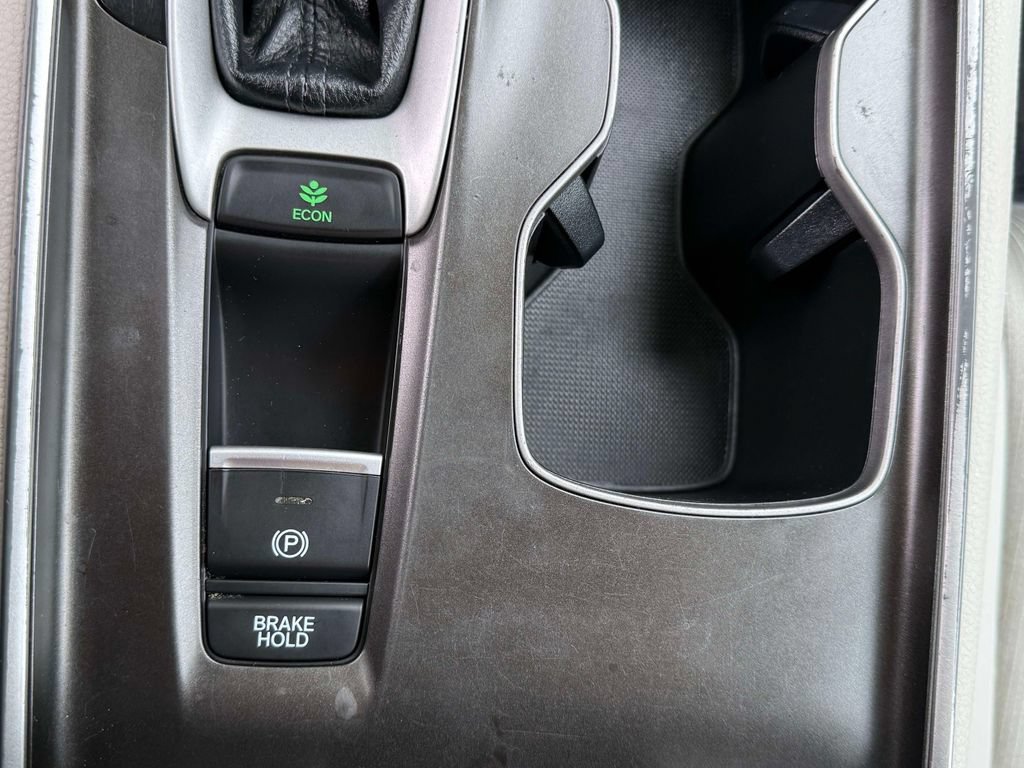 Used 2018 Honda Accord LX image 21