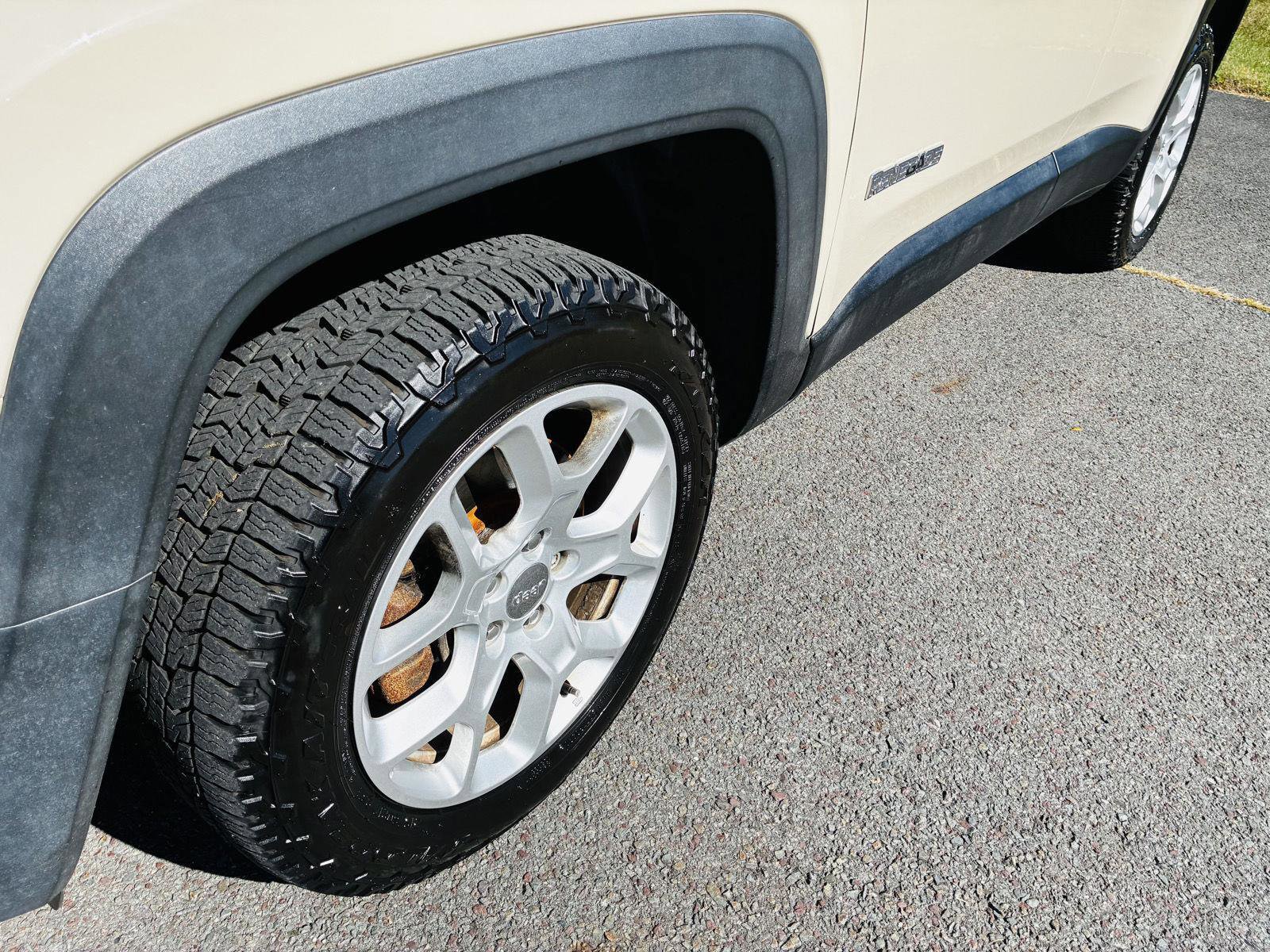 Used 2016 Jeep Renegade Latitude image 44