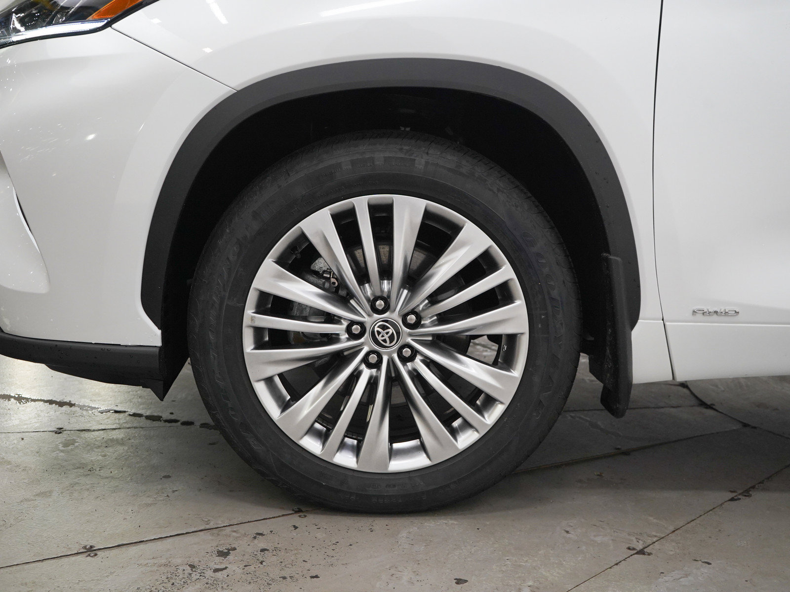 Certified 2026 Toyota Highlander Platinum AWD/4WD image 30