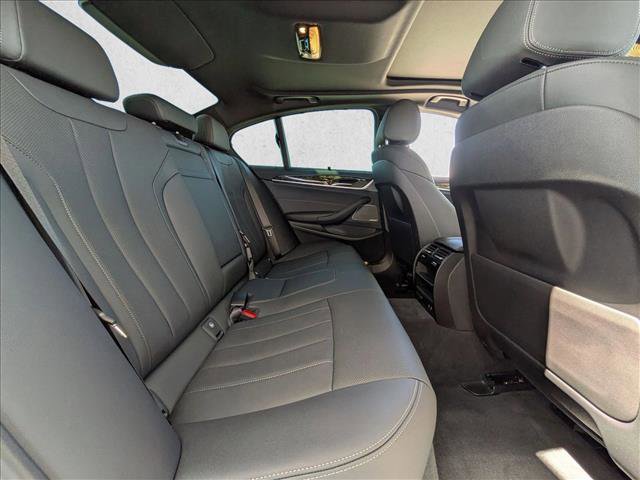 Used 2023 BMW 530e w/ M Sport Package image 21