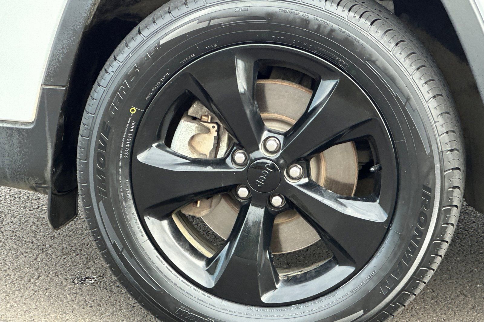 Used 2020 Jeep Cherokee Latitude Plus image 31