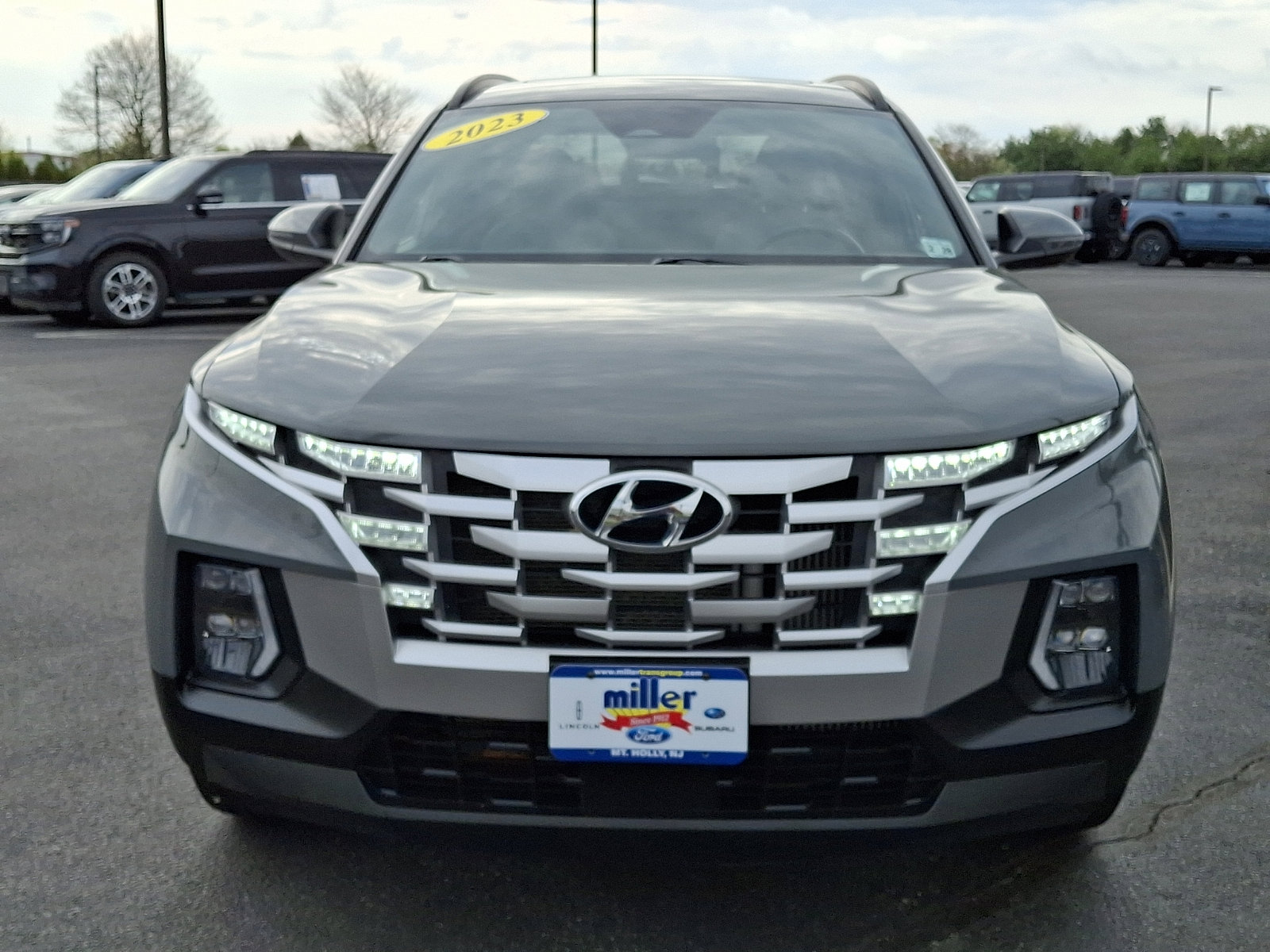 Used 2023 Hyundai Santa Cruz SEL Premium image 2