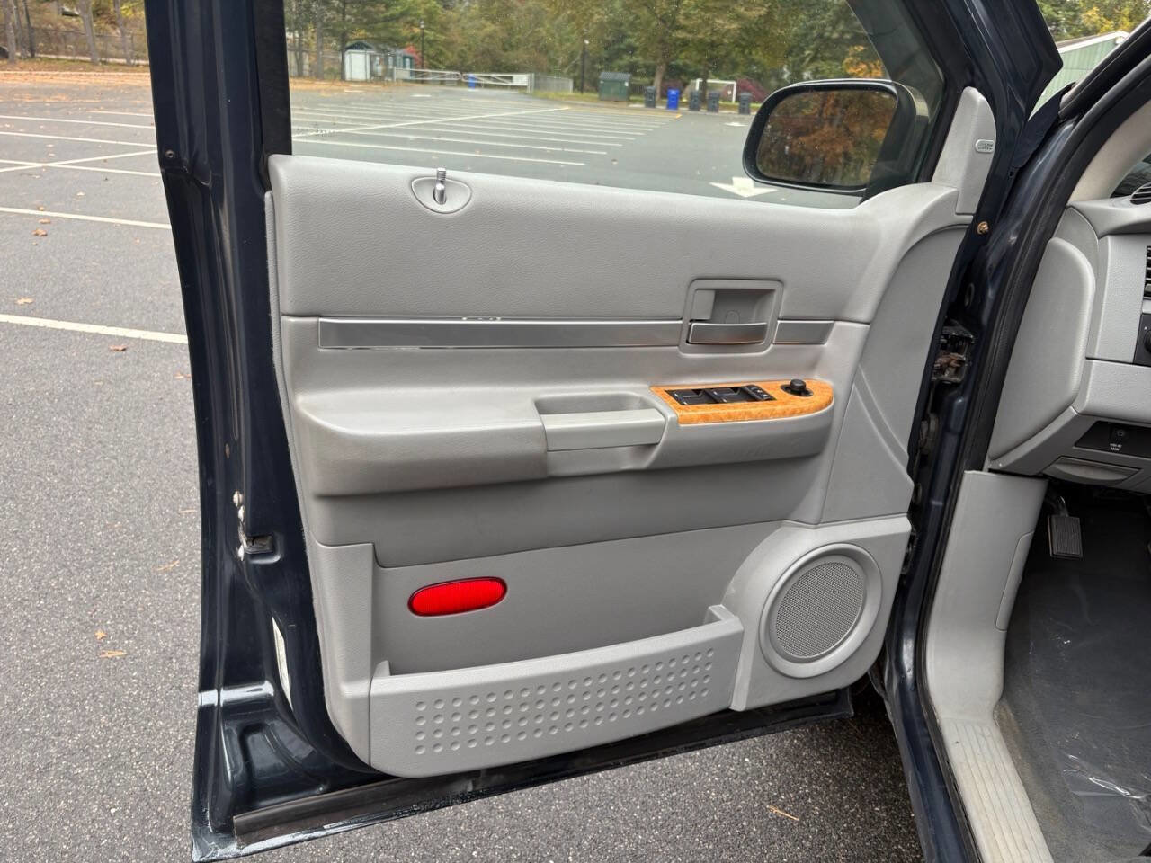 Used 2008 Chrysler Aspen Limited image 19