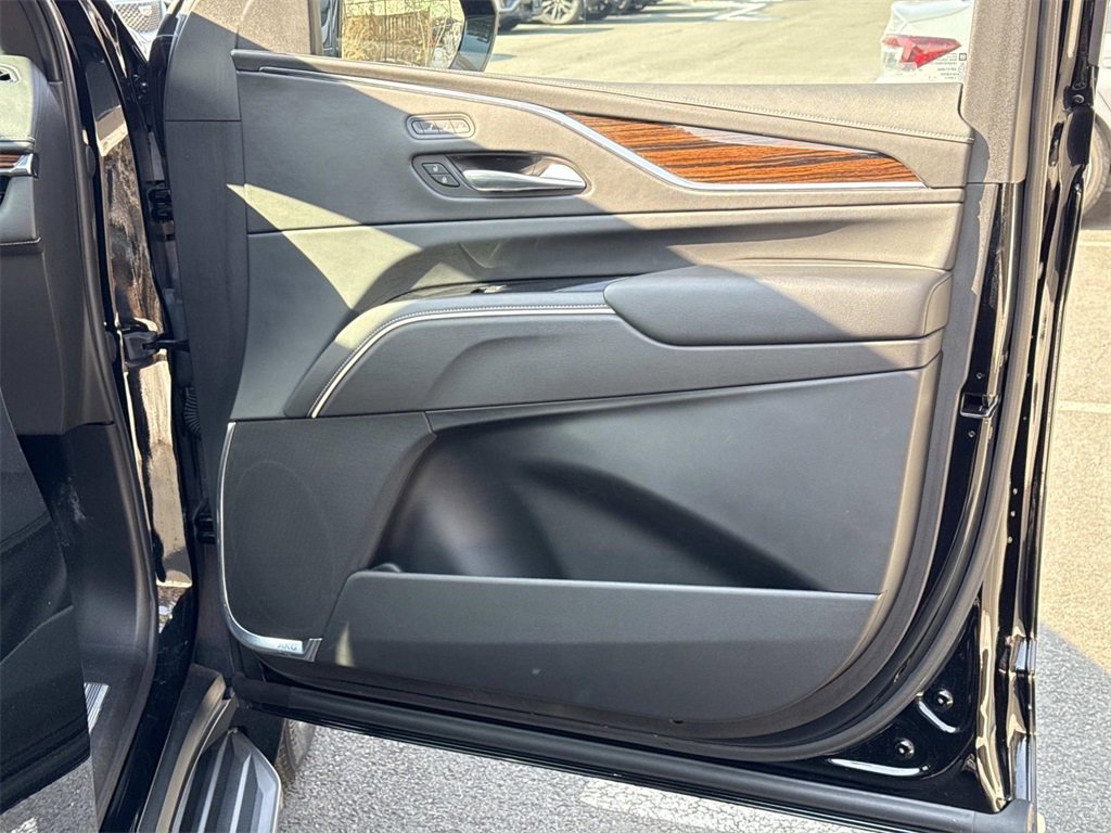 Used 2021 Cadillac Escalade Premium Luxury image 10