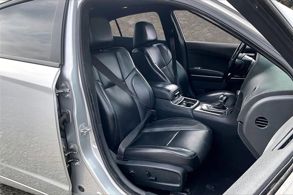 Used 2020 Dodge Charger SXT w/ Leather Interior Group image 7