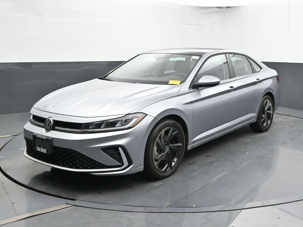Used 2025 Volkswagen Jetta SE FWD image 8