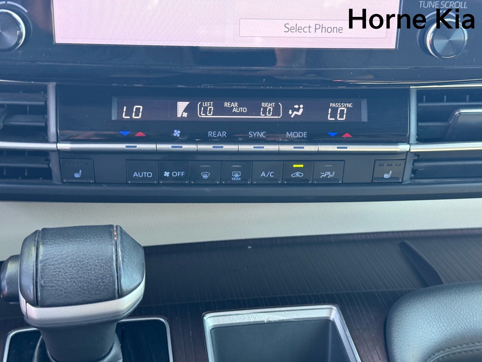 Used 2021 Toyota Sienna XLE FWD image 23